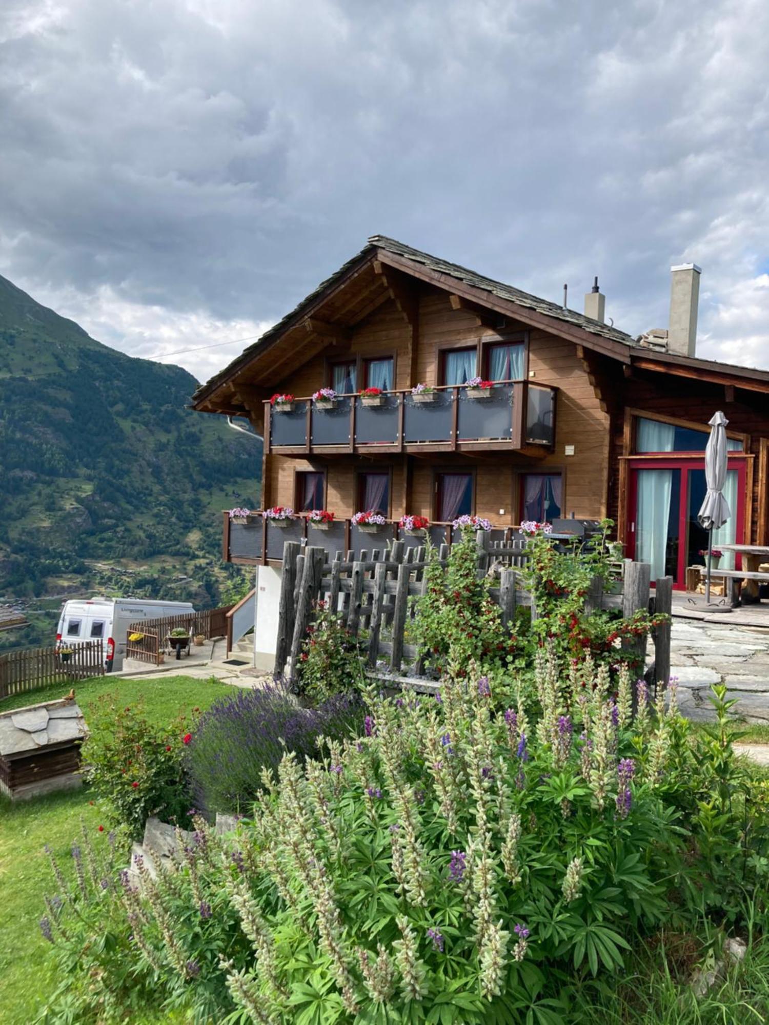 Haus Dorfblick Apartment Grachen Exterior photo